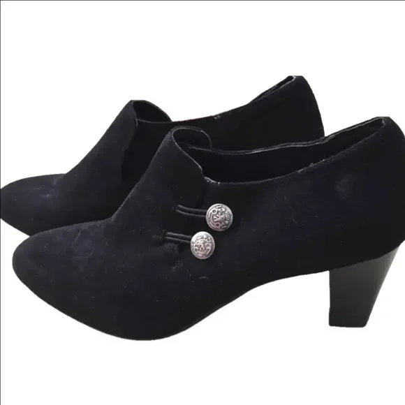 Chic, Very Chic! - Picture 1 of 10